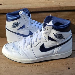 Jordan 1 Retro "Metallic Navy"